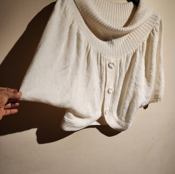 Super Cute and Stylish Cowl Neck Cropped Short Sleeve Sweater - Picture 4 of 7